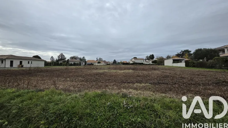 Terrain à bâtir à Plassac (33390)